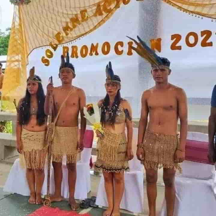Cuatro bachilleres de la Comunidad Yuqui se graduan con sus trajes ...